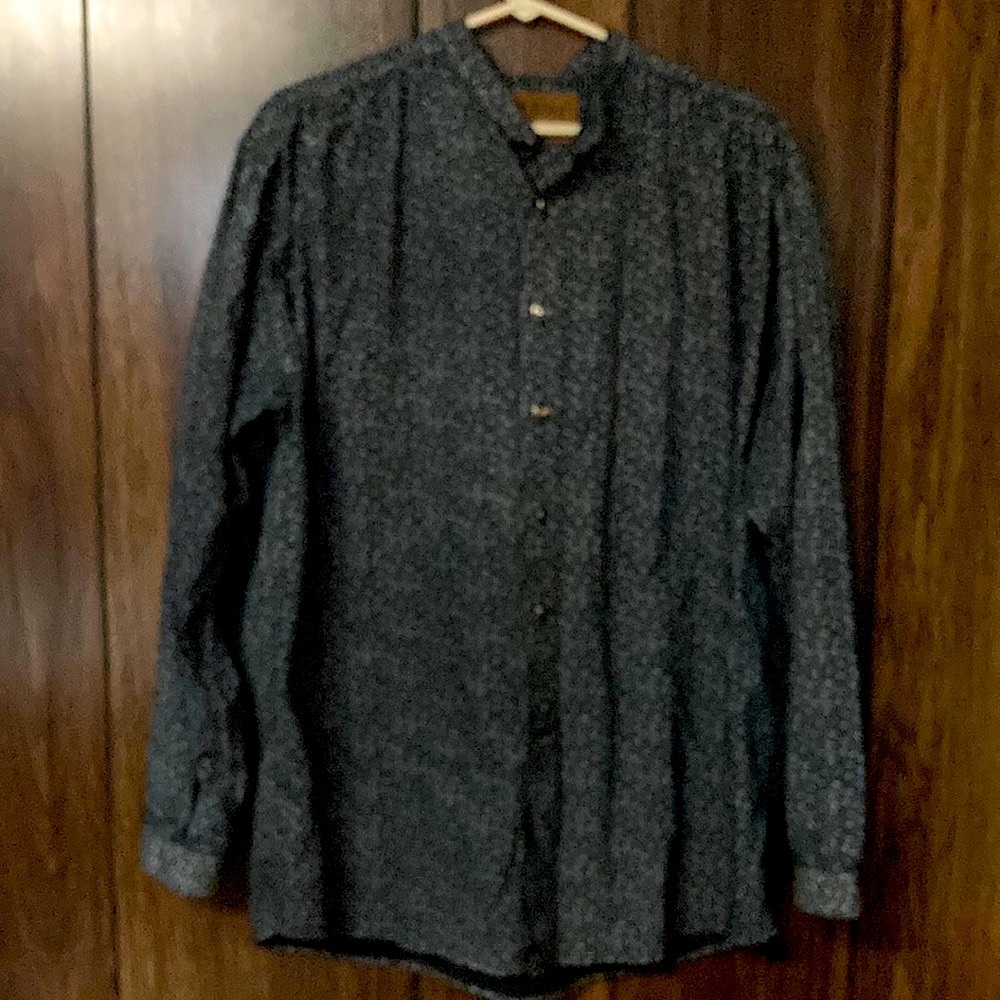 Palo Duro by Panhandle Size M Long Sleeve Button Down Shirt. Navy and white